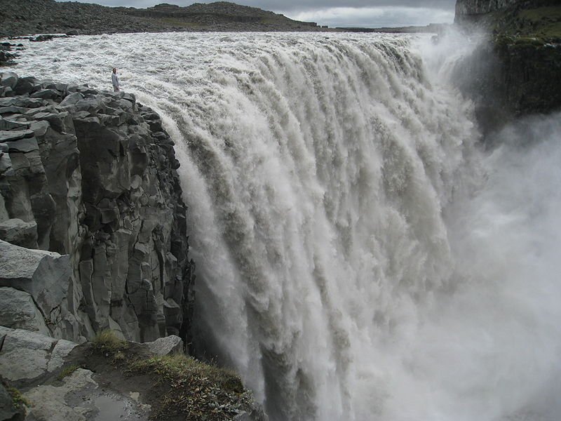 800px-Dettifoss_TimBekaert.JPG