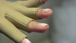 mi-300-nail-gloves.jpg